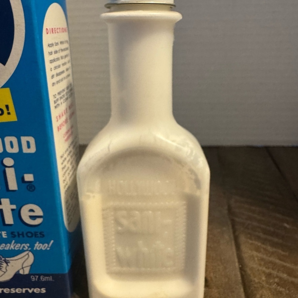 Vintage Hollywood Sani-White Shoe Cleaner - Picture 2 of 4
